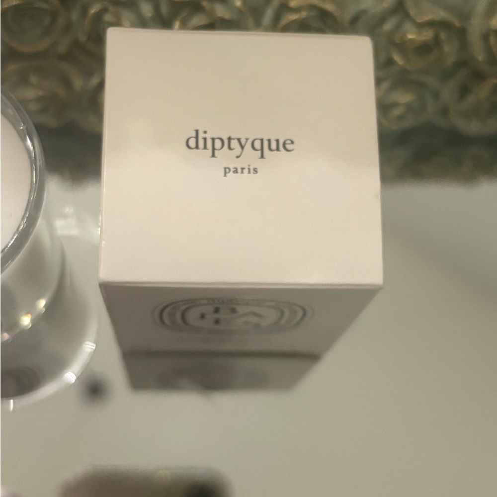 Diptyque Baies Scented Candle in White Box - Picture 4 of 4